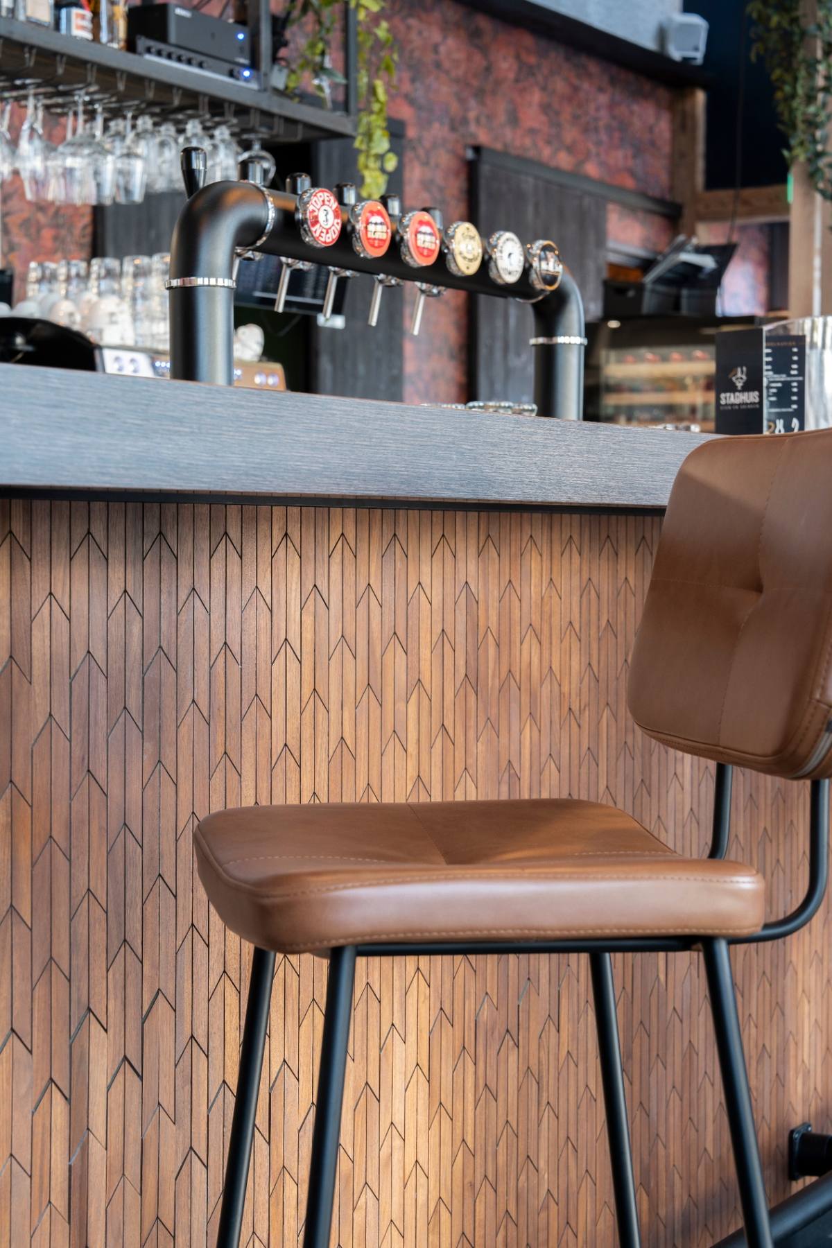 Meubel - Bar - Restaurant — beeld 2