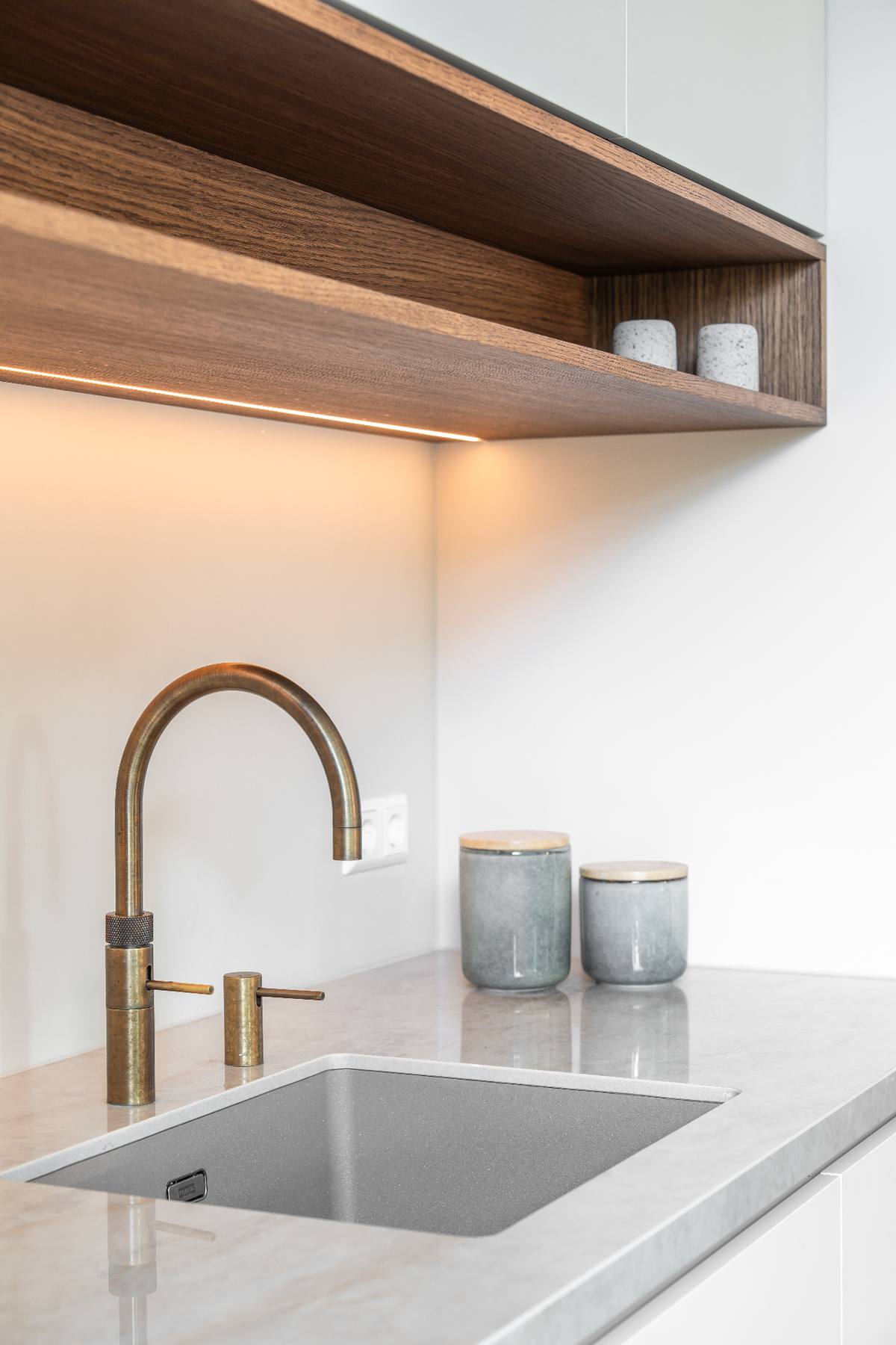 Japandi — Eiken fineer & keramiek — beeld 4