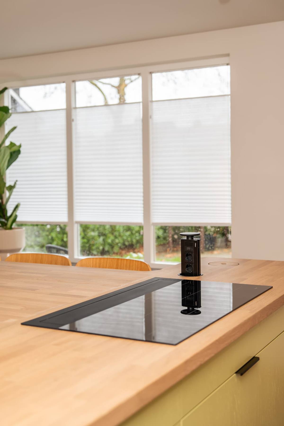 Donkere eik & Terazzino glans - Eiland met tafel - Op kleur gespoten — beeld 6