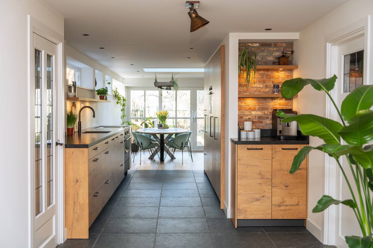 Eiken kastell & Arden blue suede - steel fornuis - boeken nis — beeld 1