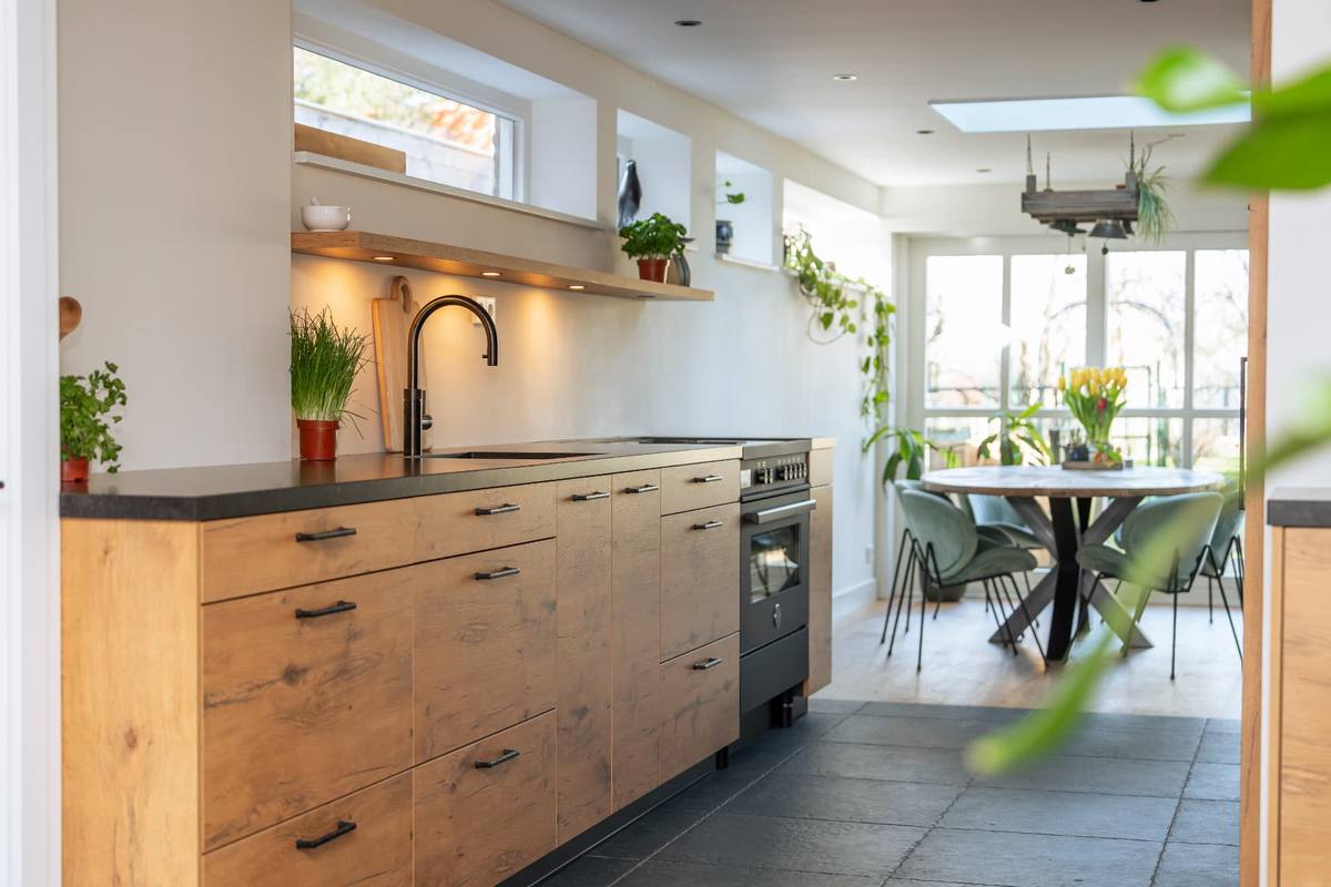 Eiken kastell & Arden blue suede - steel fornuis - boeken nis — beeld 2
