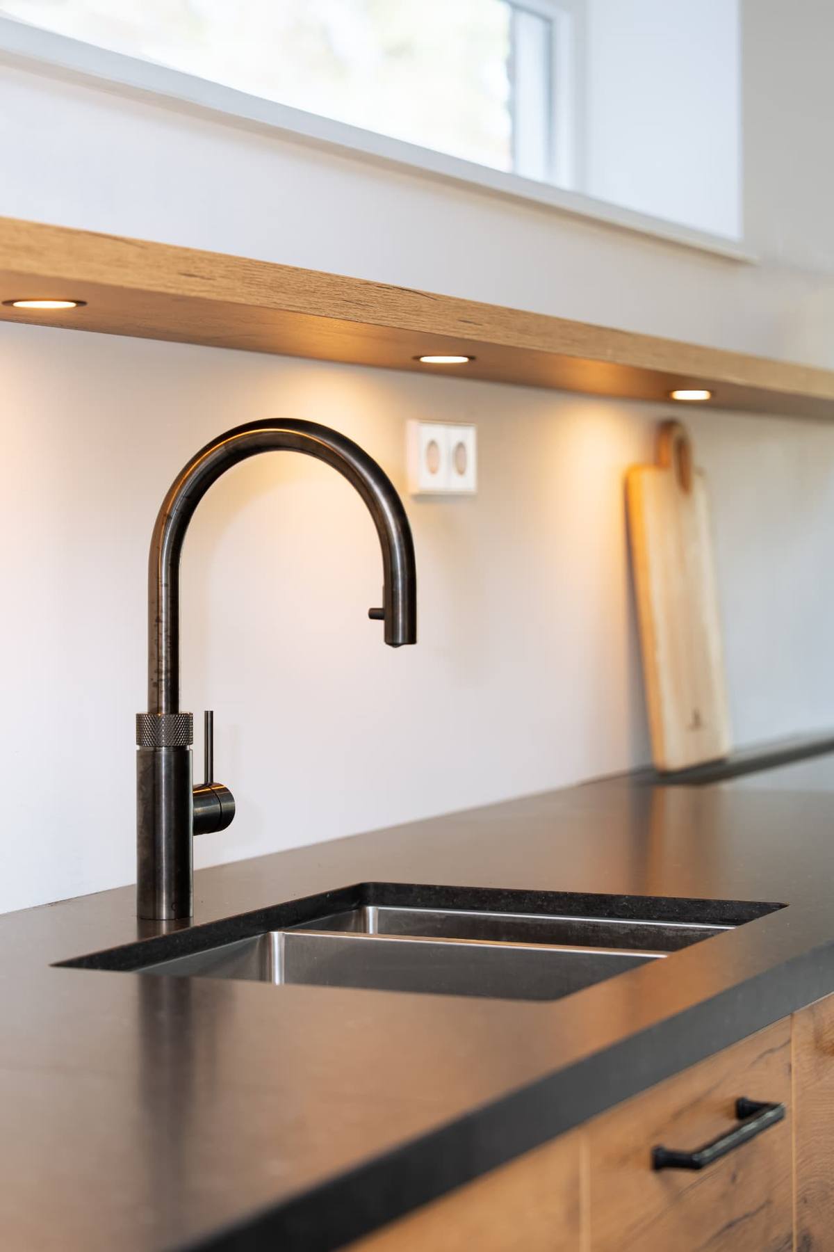 Eiken kastell & Arden blue suede - steel fornuis - boeken nis — beeld 5