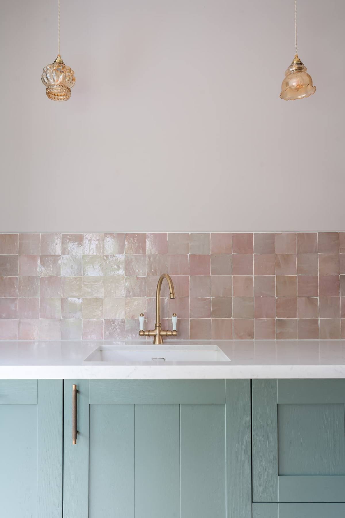 Gespoten hout fineer & roze tegeltjes — beeld 4