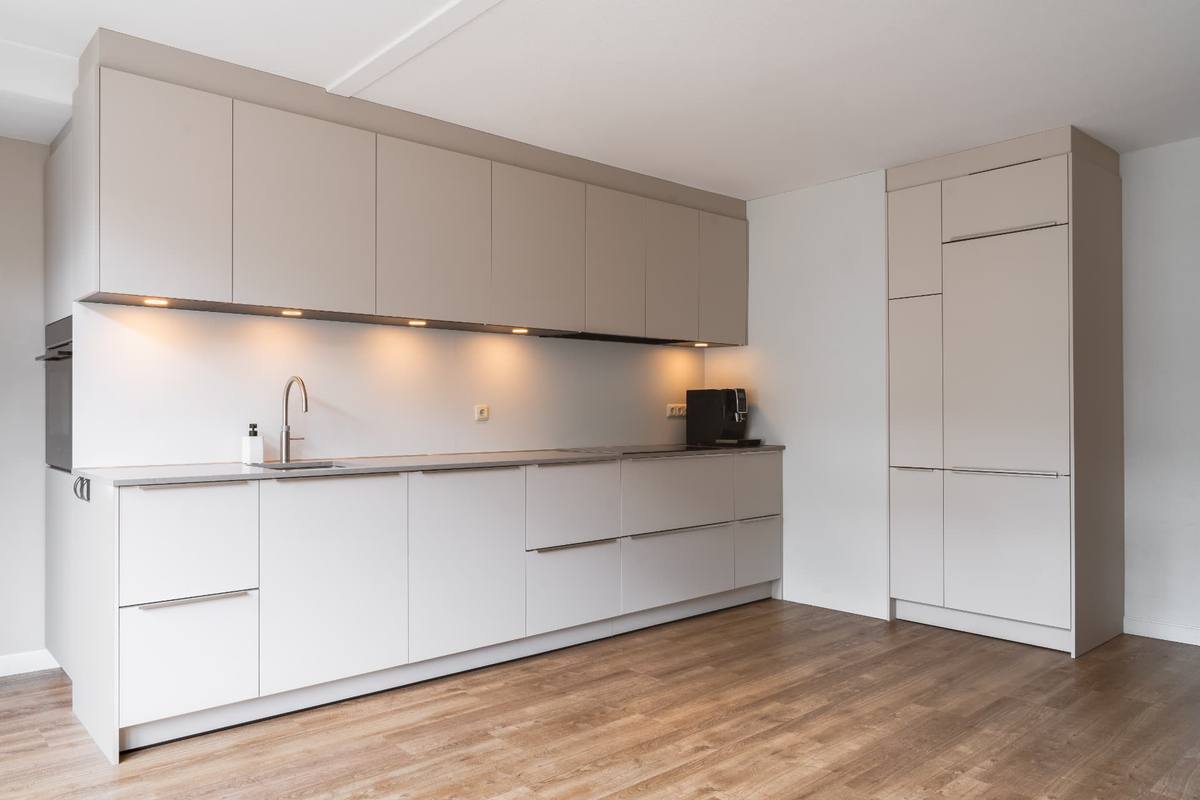 Kasjmier & Earth glans met Losstaande hoge kasten — beeld 2