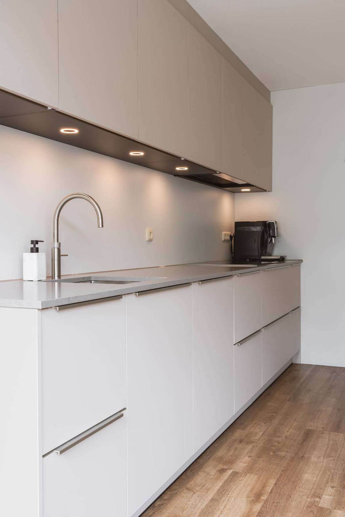Kasjmier & Earth glans met Losstaande hoge kasten — beeld 3