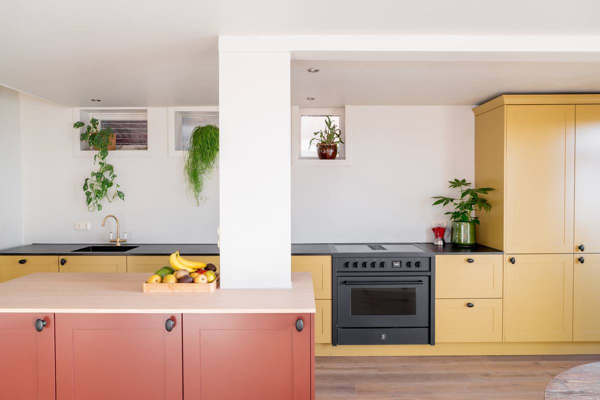 Fronten op kleur gespoten — beeld 1
