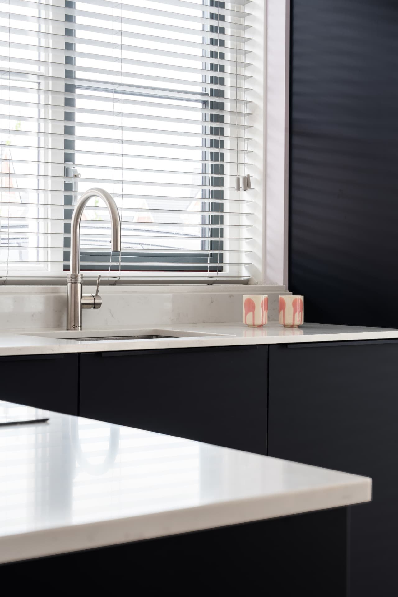 Zwart blauw & houten fineer bovenkasten