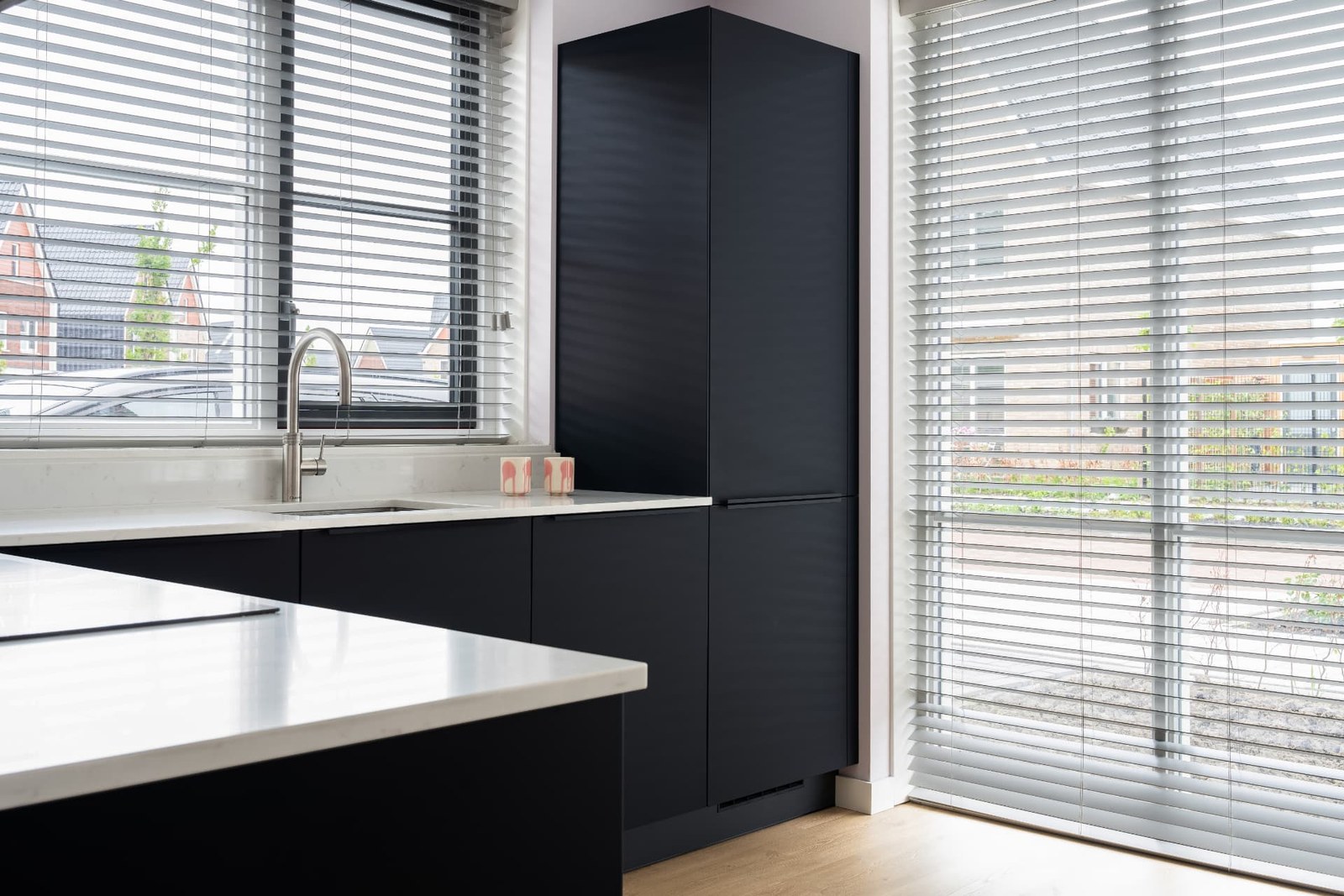 Zwart blauw & houten fineer bovenkasten, beeld 3