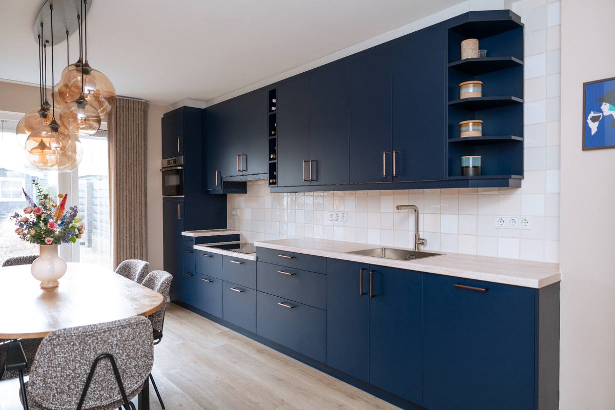 Renovatie keuken - Indigo blue & travertin — beeld 1