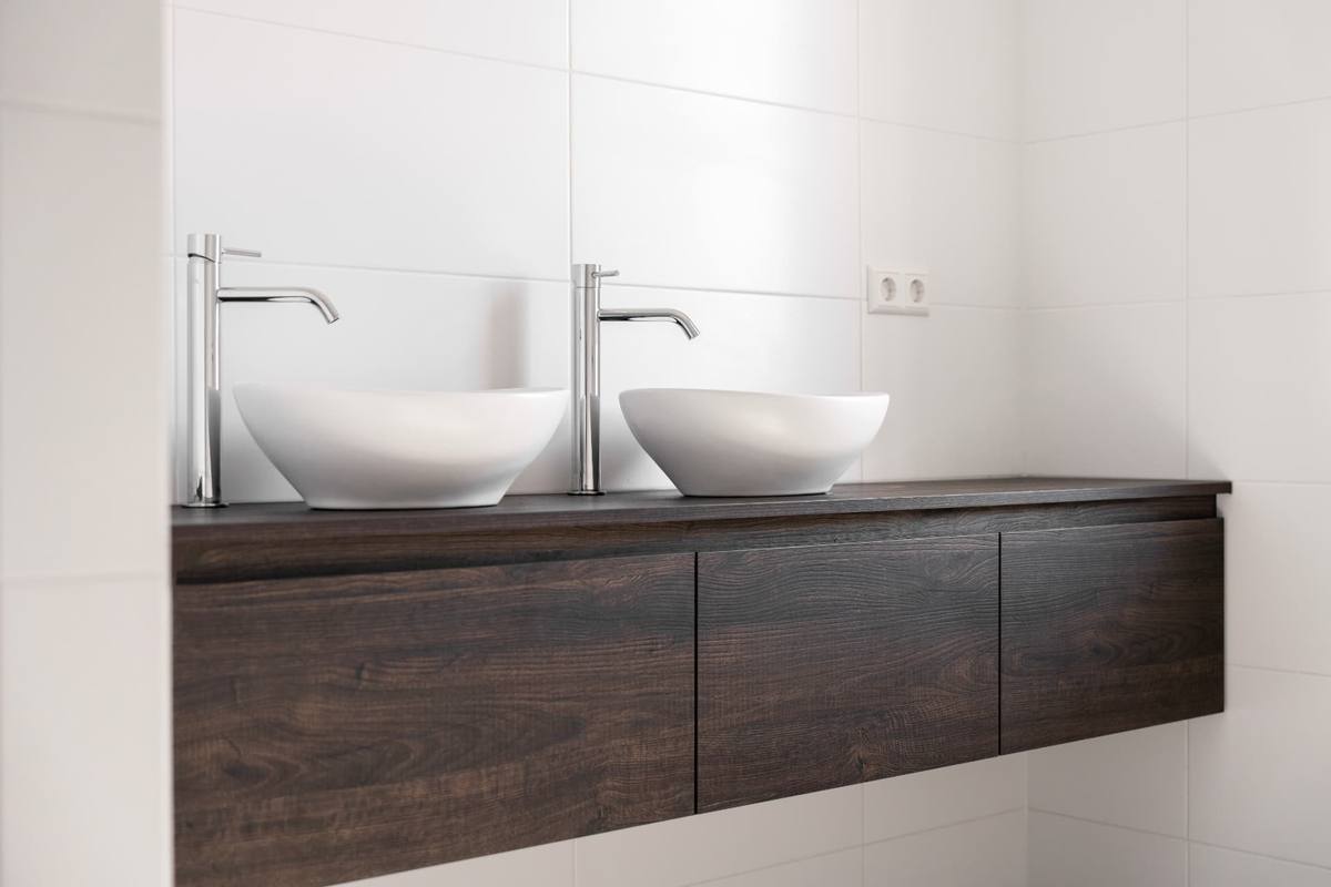 Wastafel donkere - hout look — beeld 2