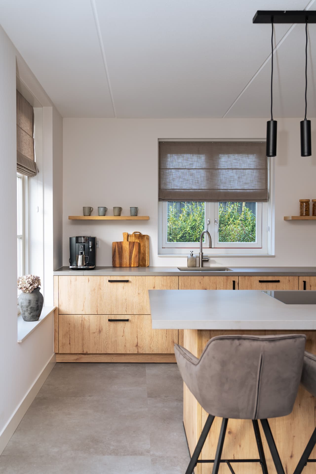Wild eiken & Smoked concrete velvet - met wijnklimaatkast, beeld 2