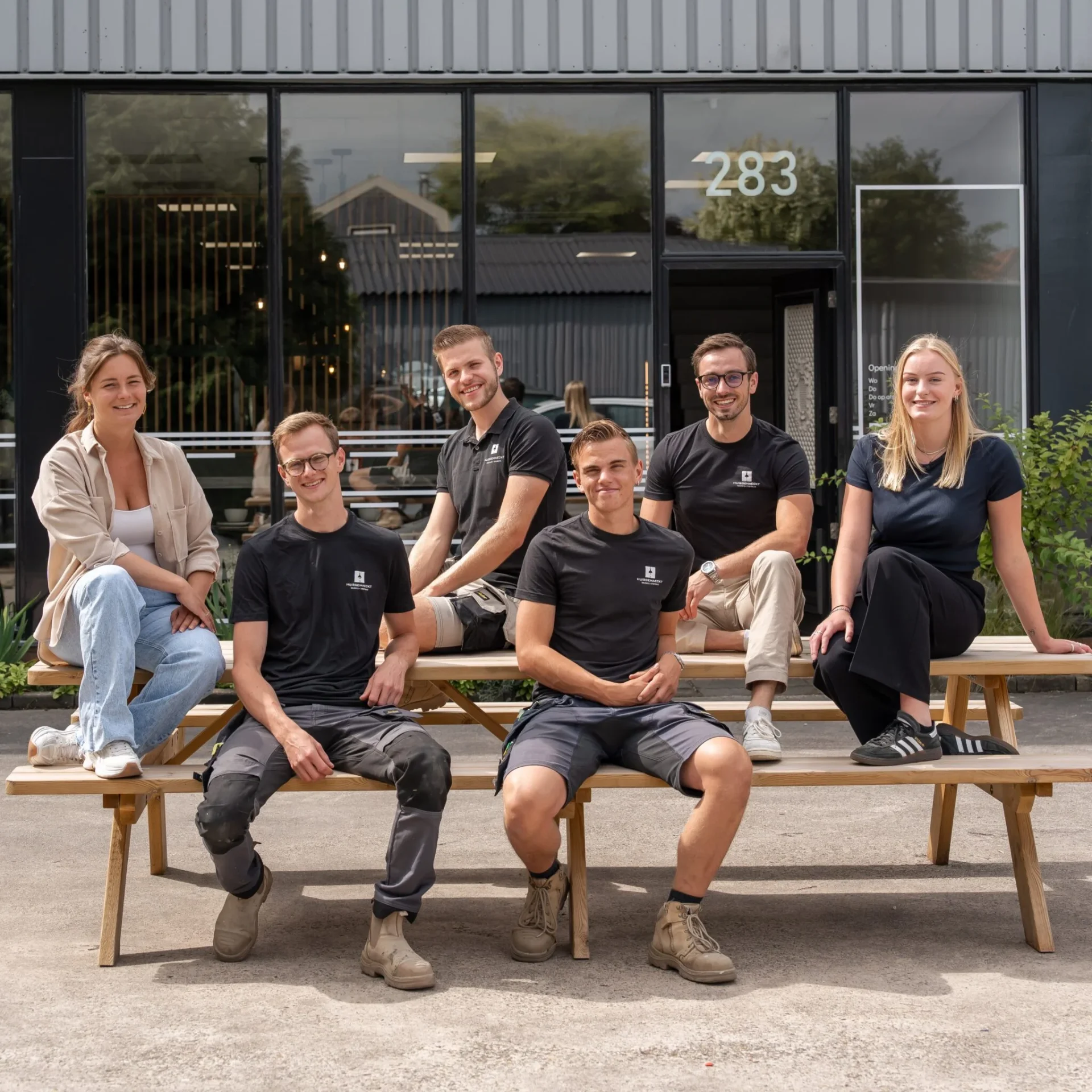 Team Huisgemaeckt voor de showroom in Grootebroek